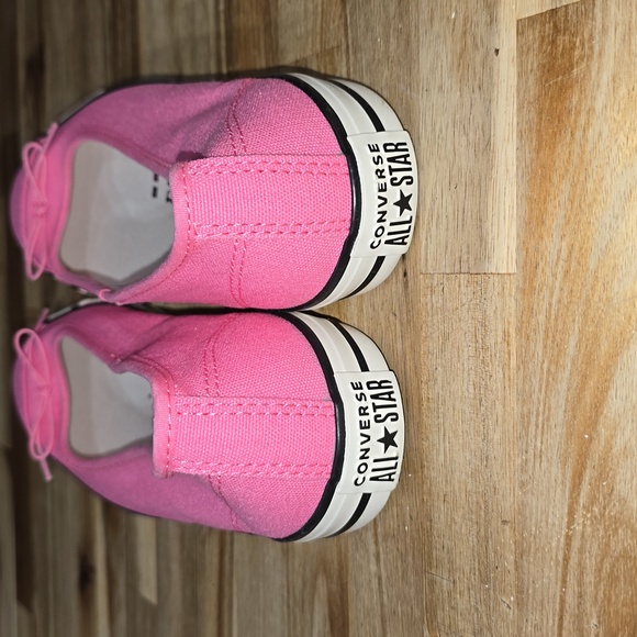 Converse Women's Size 7 Pink Slip On Shoes - Picture 4 of 7